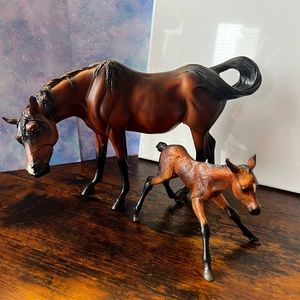 Breyer Mariposa & Flor